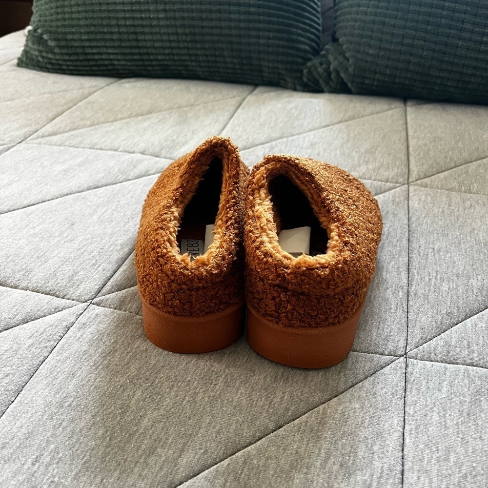 Tan Fuzzy Teddy Slippers - Picture 4 of 7